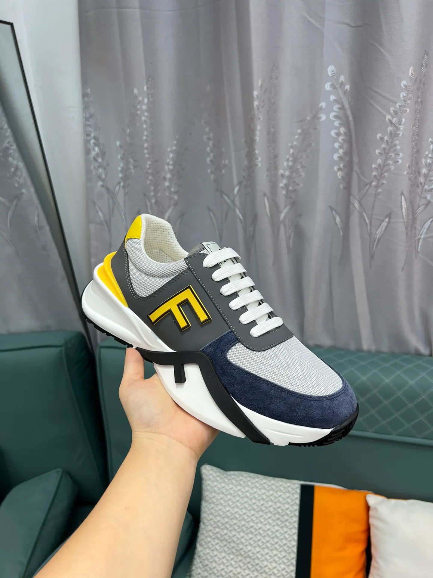Men's shoes 💰540 FENDI men's fashionable casual shoes 👟Hot sale🔥 Official website 1:1 replica ⬆️Original quality - original leather - original breathable mesh lining original outsole 1:1 replica, code number 38-44 (45-46 customized)